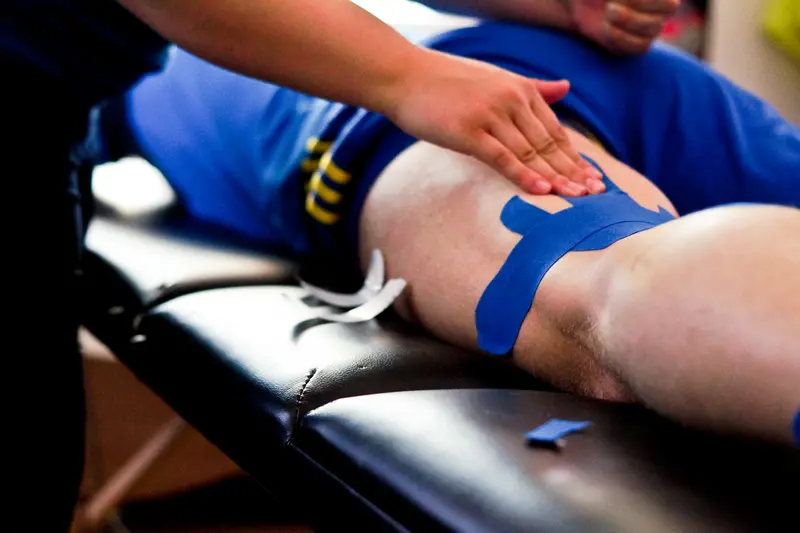 ציוד רפואי בסיסי שכל ספורטאי חייב בתיק